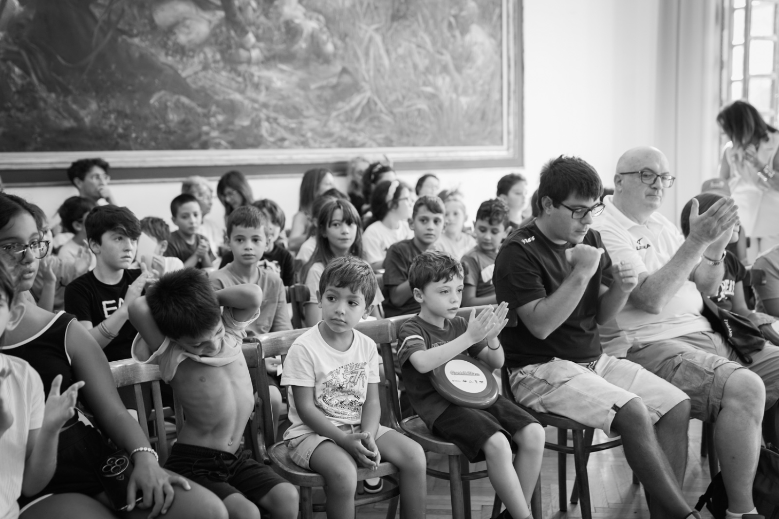 FLASH READ - Promozione della cultura e identità territoriale a Cava de' Tirreni - bambini che ascoltanoagine WhatsApp 2025-10-02 ore 16.00.52_a1a1880c FlLASH READ - Promozione della cultura e identità territoriale a Cava de' Tirreni - bambini che ascoltano